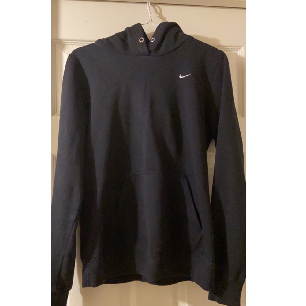 Black Nike hoodie | Womenswear’s